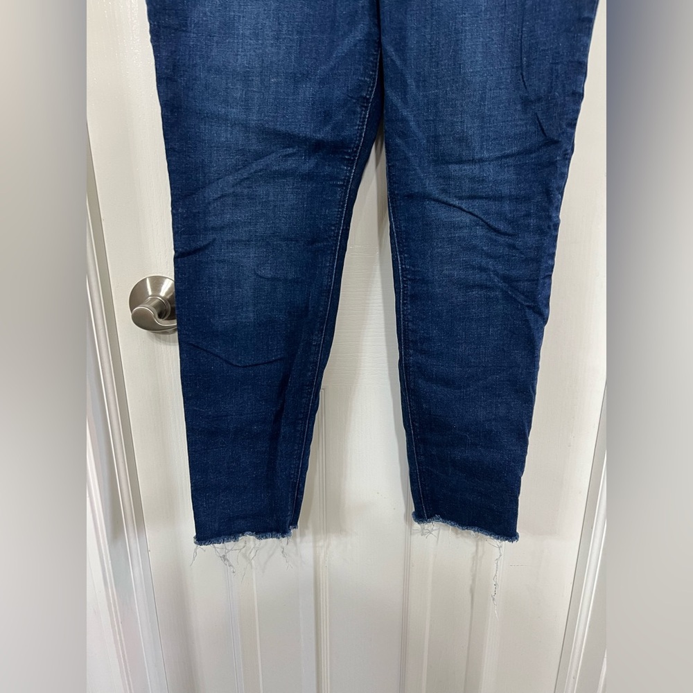 Old Navy Rockstar Super Skinny Raw Hem Cotton Blend Jeans Size 12 EUC - Picture 2 of 9